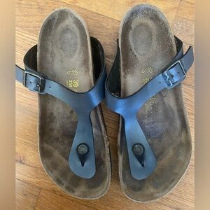 Birkenstock Gizeh Sandals in Metallic Silver 39